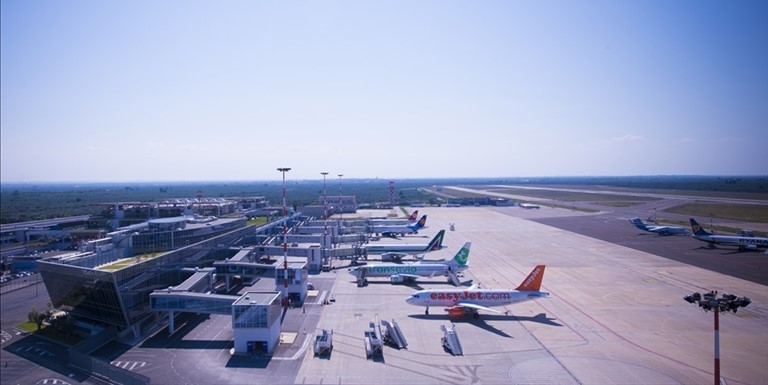 generico aeroporto Bari Palese