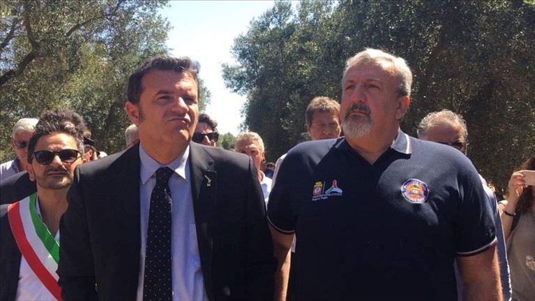 Il ministro Centinaio con Emiliano