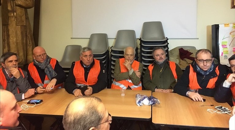 Gilet arancioni in assemblea