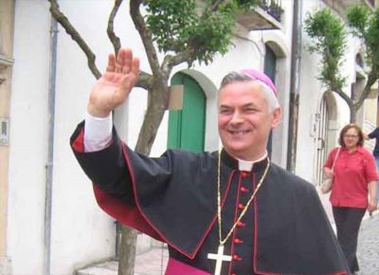 il vescovo monsignor cornacchia
