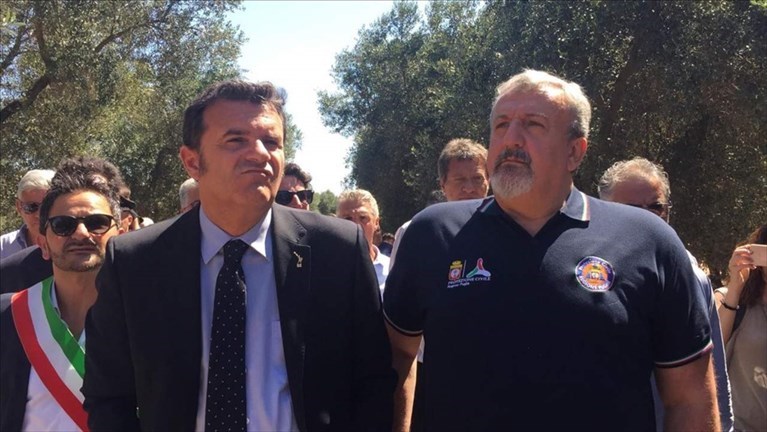 Il ministro Centinaio con Emiliano