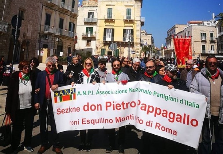 «Gesmundo era un terrorista»: il grido "revisionista" al corteo per i martiri delle Fosse Ardeatine