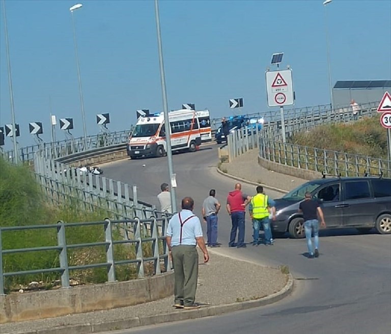 Grave incidente sul sovrappasso di Viale dei Lilium