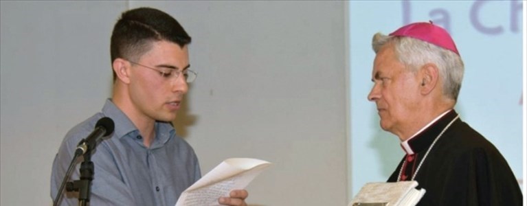 Antonio Picca con il vescovo Monsignor Cornacchia
