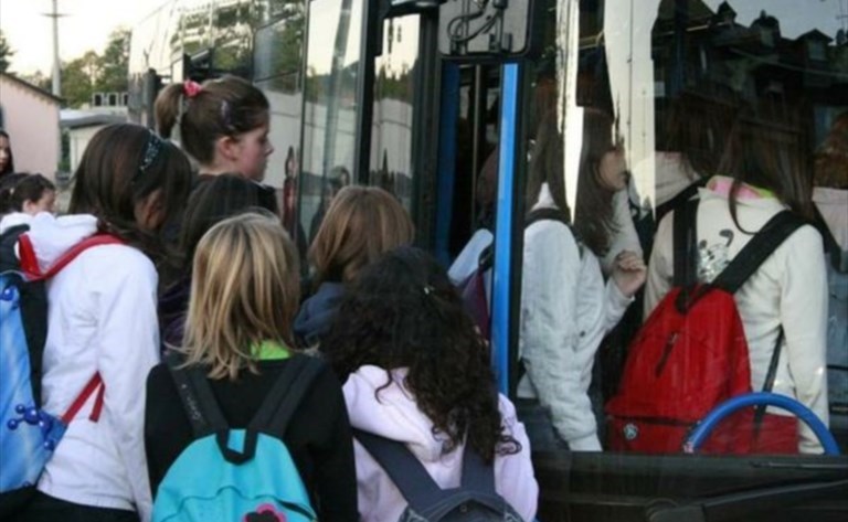 Studenti sugli autobus