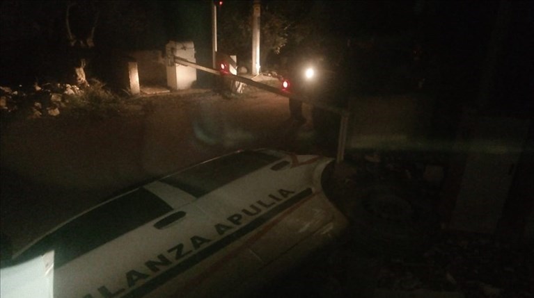 Auto sui binari travolta da treno in corsa tra Terlizzi e Sovereto