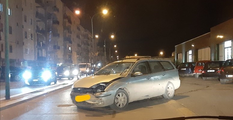Schianto tra due auto in Viale Federico II