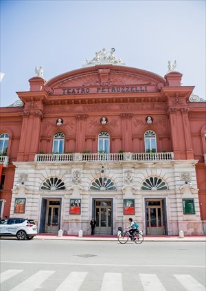 I luoghi del Bif&st. Il Teatro Petruzzelli