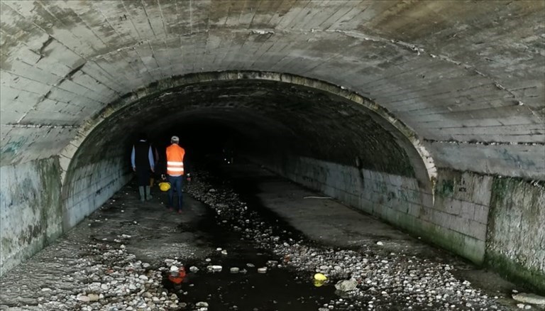 I lavoratori dei servizi fognari dell'Acquedotto in agitazione: «Stipendi fermi