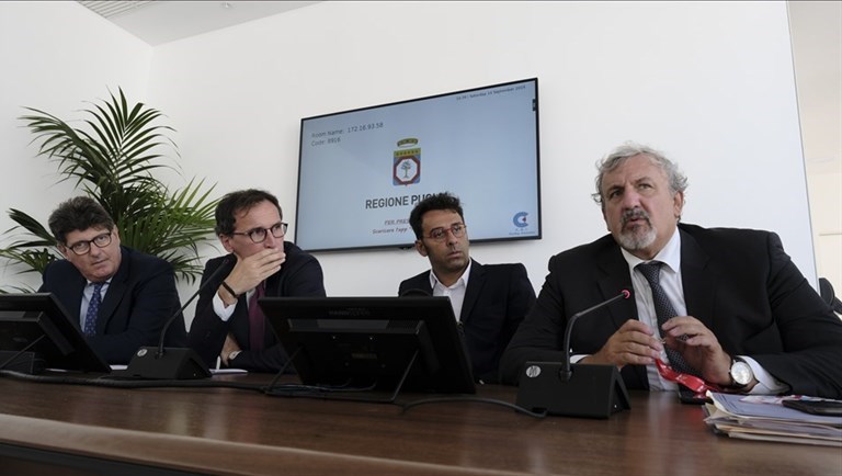 Emiliano con ministro Boccia e parlamentari Lacarra