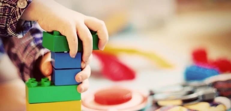 «La Regione dimentica 40mila bimbi degli asili privati». E i gestori scendono in piazza