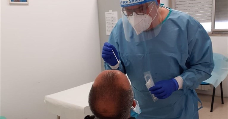 Tampone effettuato su paziente presso il Pta di Trani