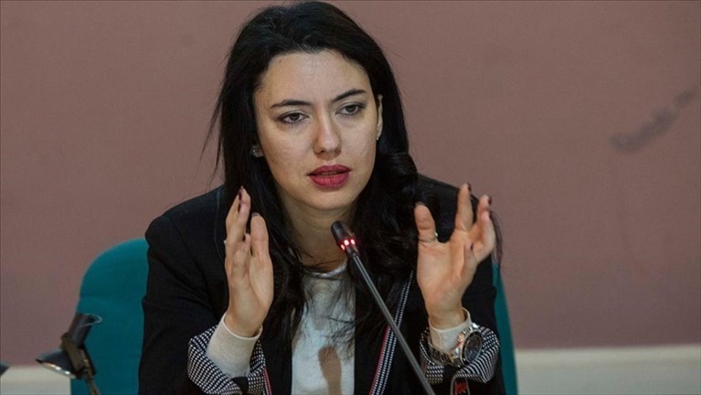 La ministra all'istruzione