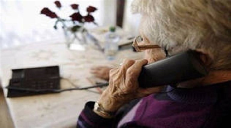 L'idea de La Corrente: una linea telefonica per far compagnia agli anziani in isolamento domiciliare