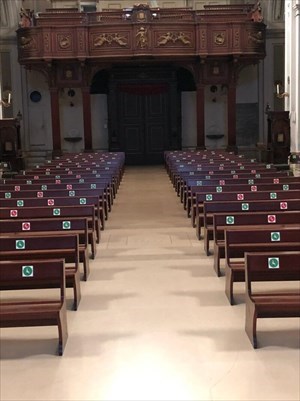 Banchi: disposizione  antiCovid  in chiesa