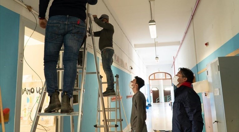 Installata la banda larga nella "Pappagallo". Gemmato: «Presto toccherà alle altre scuole cittadine»