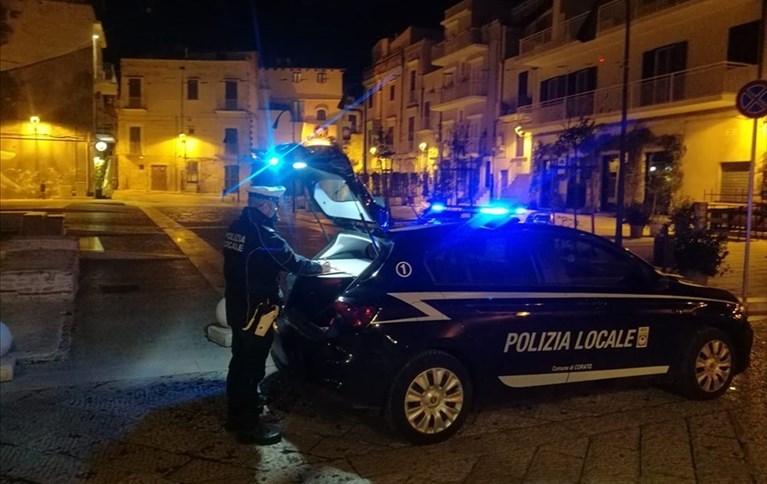 Controlli della polizia locale in zona rossa