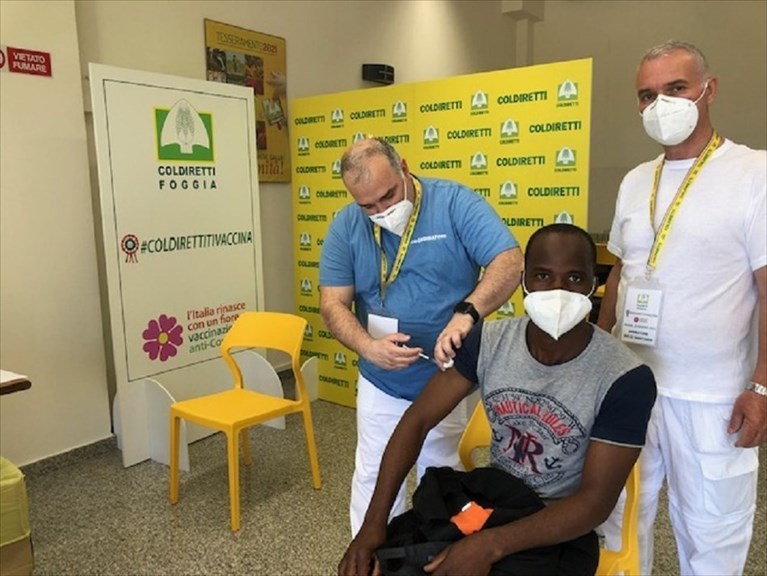 Vaccinazioni per lavoratori agricoli stranieri