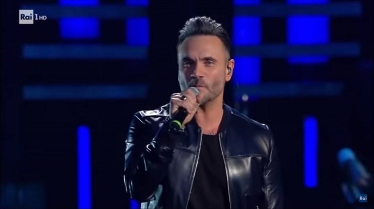 Nek sul palco di Sanremo