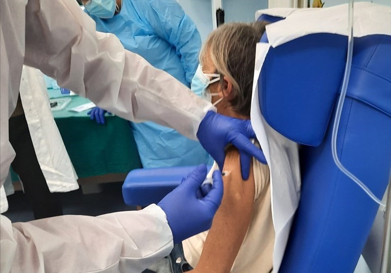 Le vaccinazioni anti Covid negli ospedali pugliesi