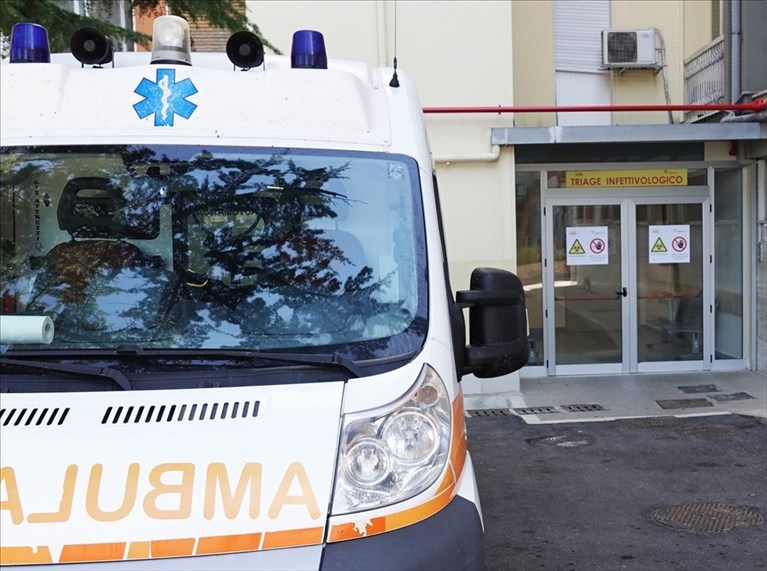 L'ospedale di Bisceglie interamente dedicato al Covid: fino a 100 posti letto per i pazienti