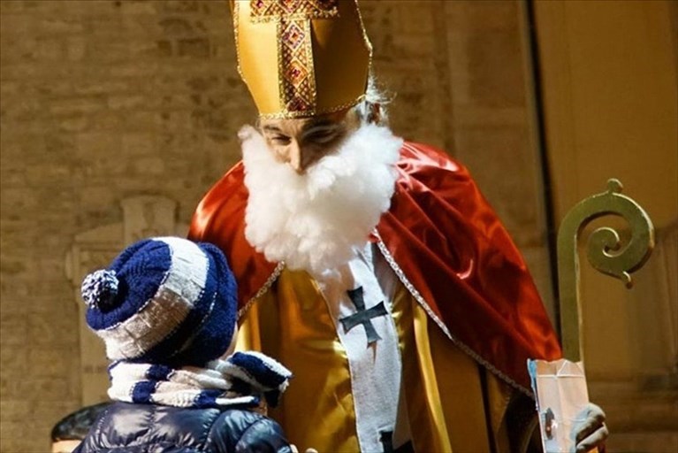 Anche quest'anno San Nicola si cala dalla Torre