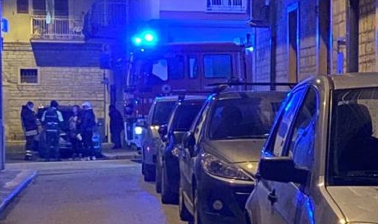 Incendio in un pianterreno in Via De Gasperi: nessun ferito