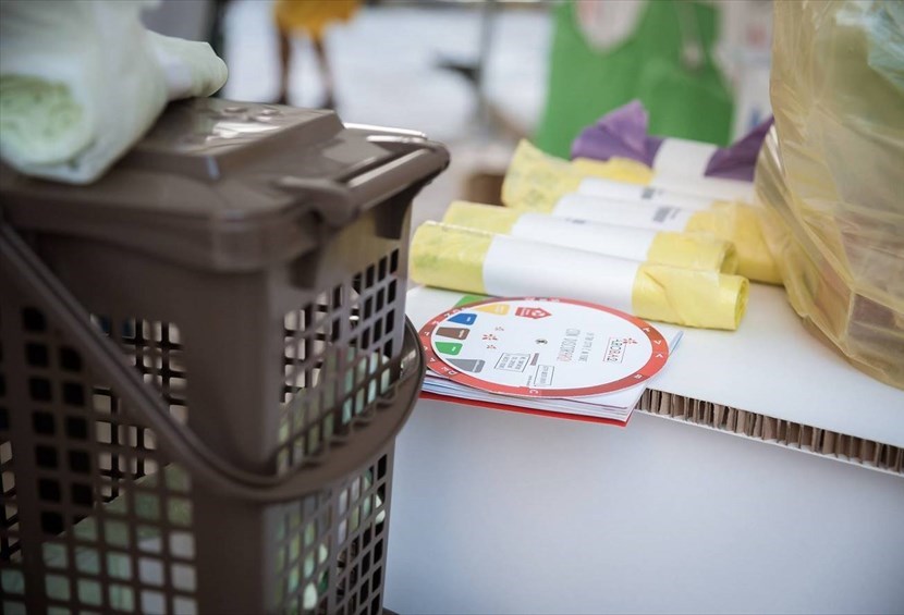 Kit per la raccolta differenziata dei rifiuti porta a porta