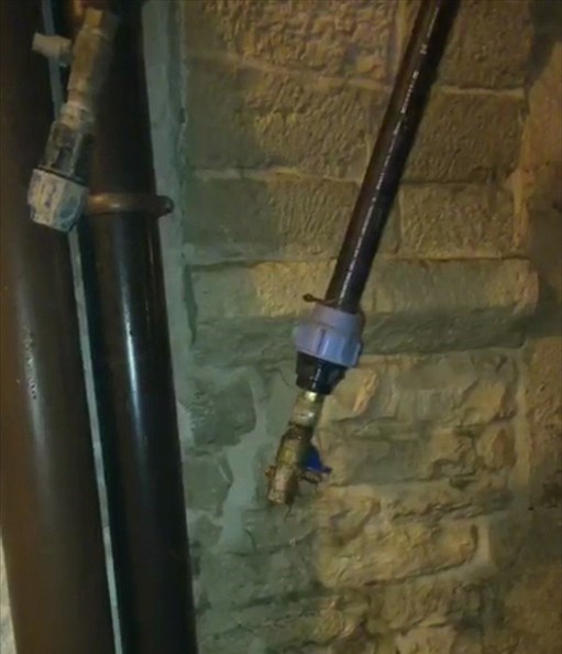 Il tubo divelto