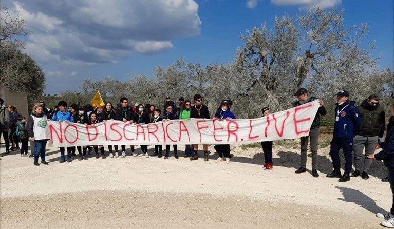 Manifestazione contro la discarica Fer.Live