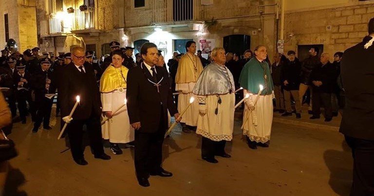 I Misteri sfilano in processione per Terlizzi