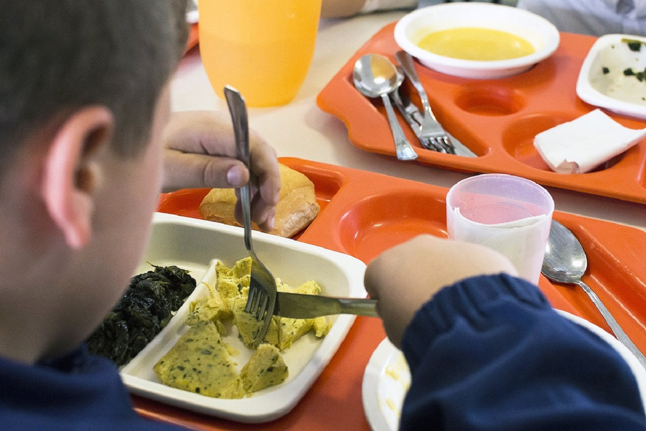 Mensa scolastica, aumenti per 50 centesimi a pasto. Comune stanzia risorse per contenere i rincari