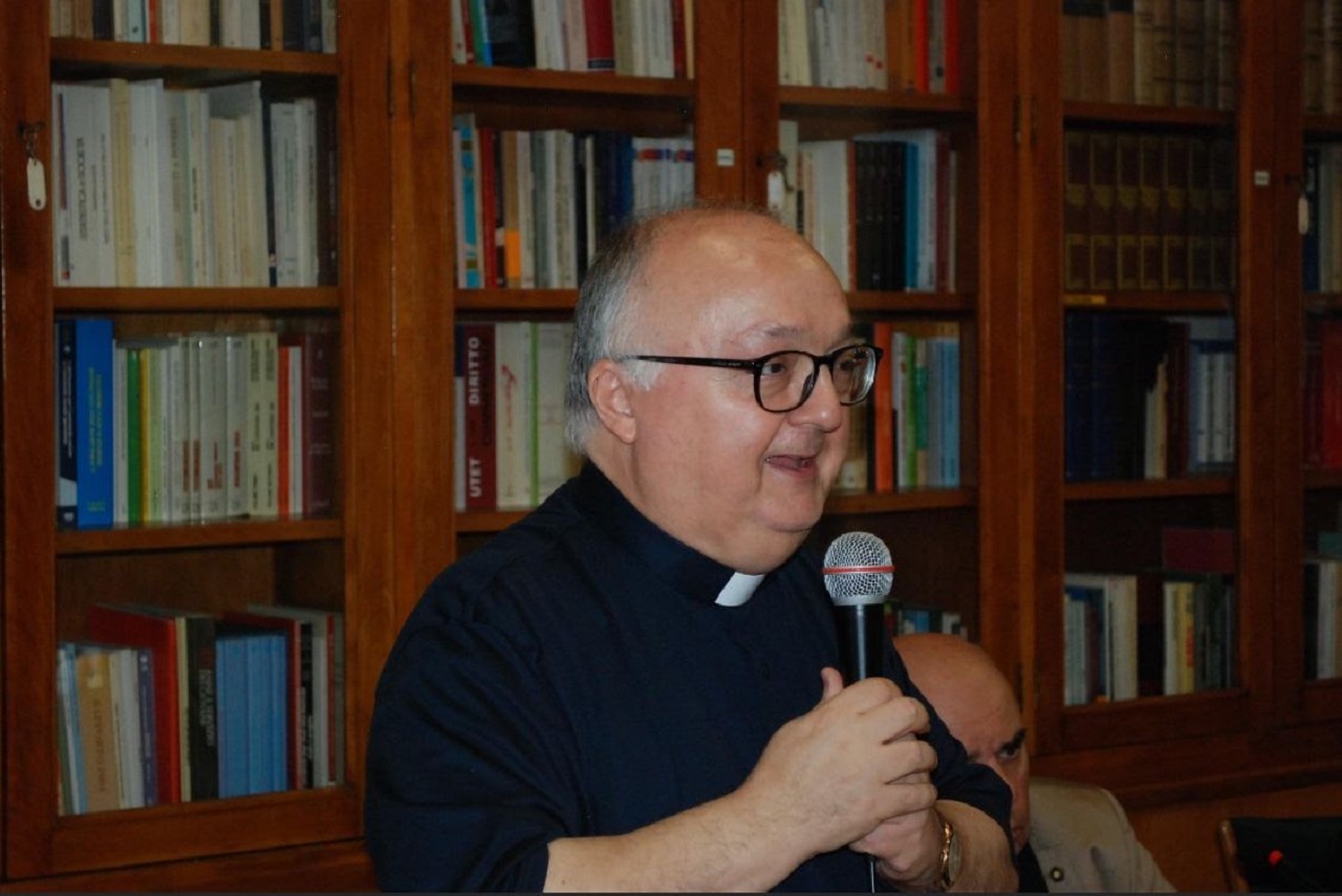 Don Pino Ruppi presenta a Terlizzi “Buoni cristiani onesti cittadini”