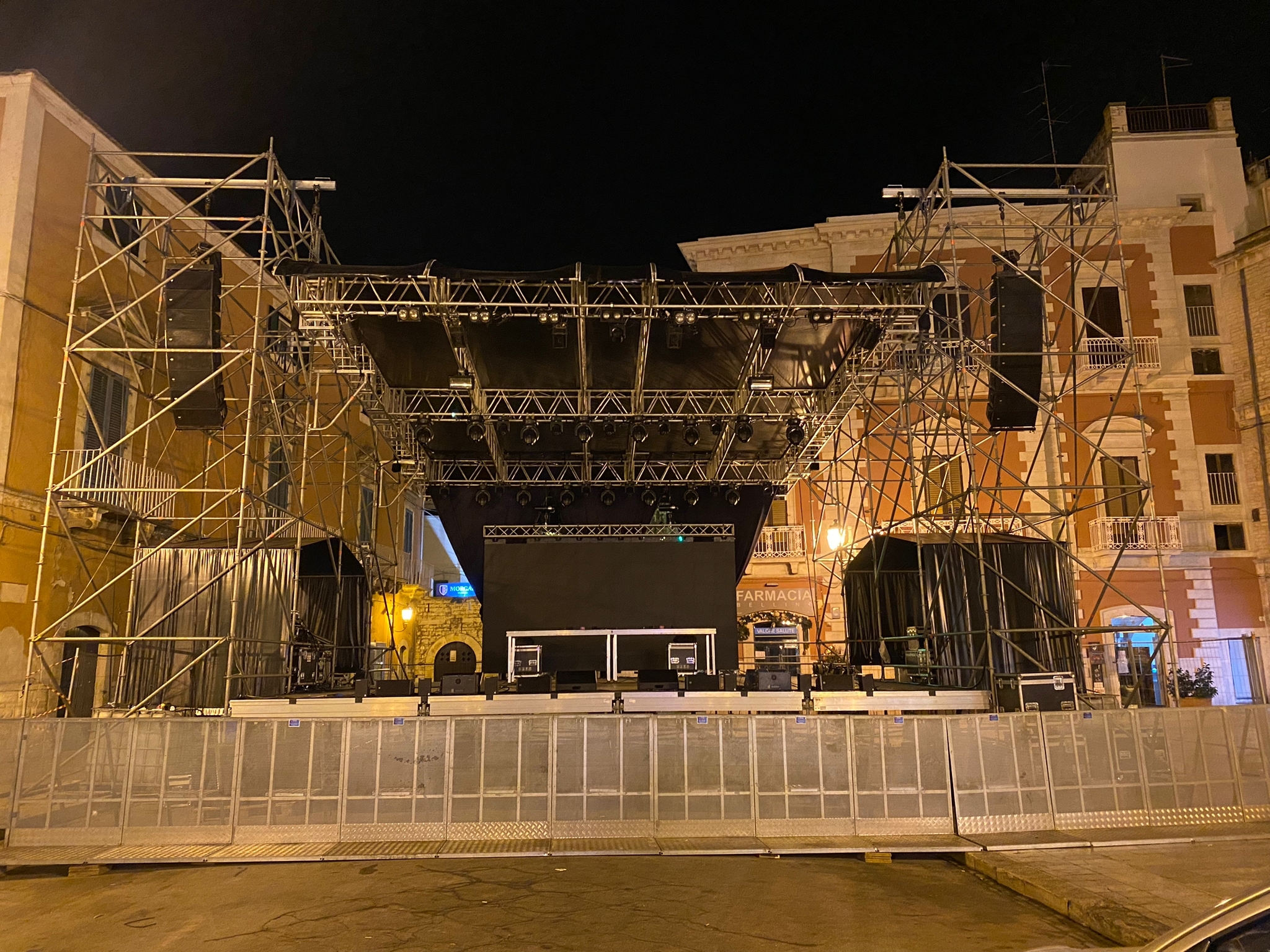 Capodanno in Piazza Cavour con Corona: il programma dettagliato dell’evento