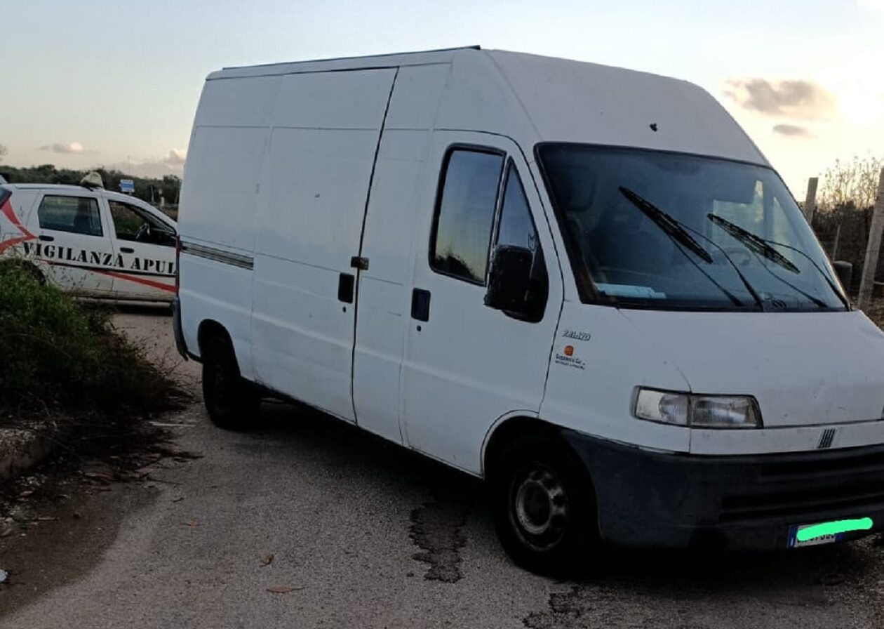 Vigilanti ritrovano un furgone rubato