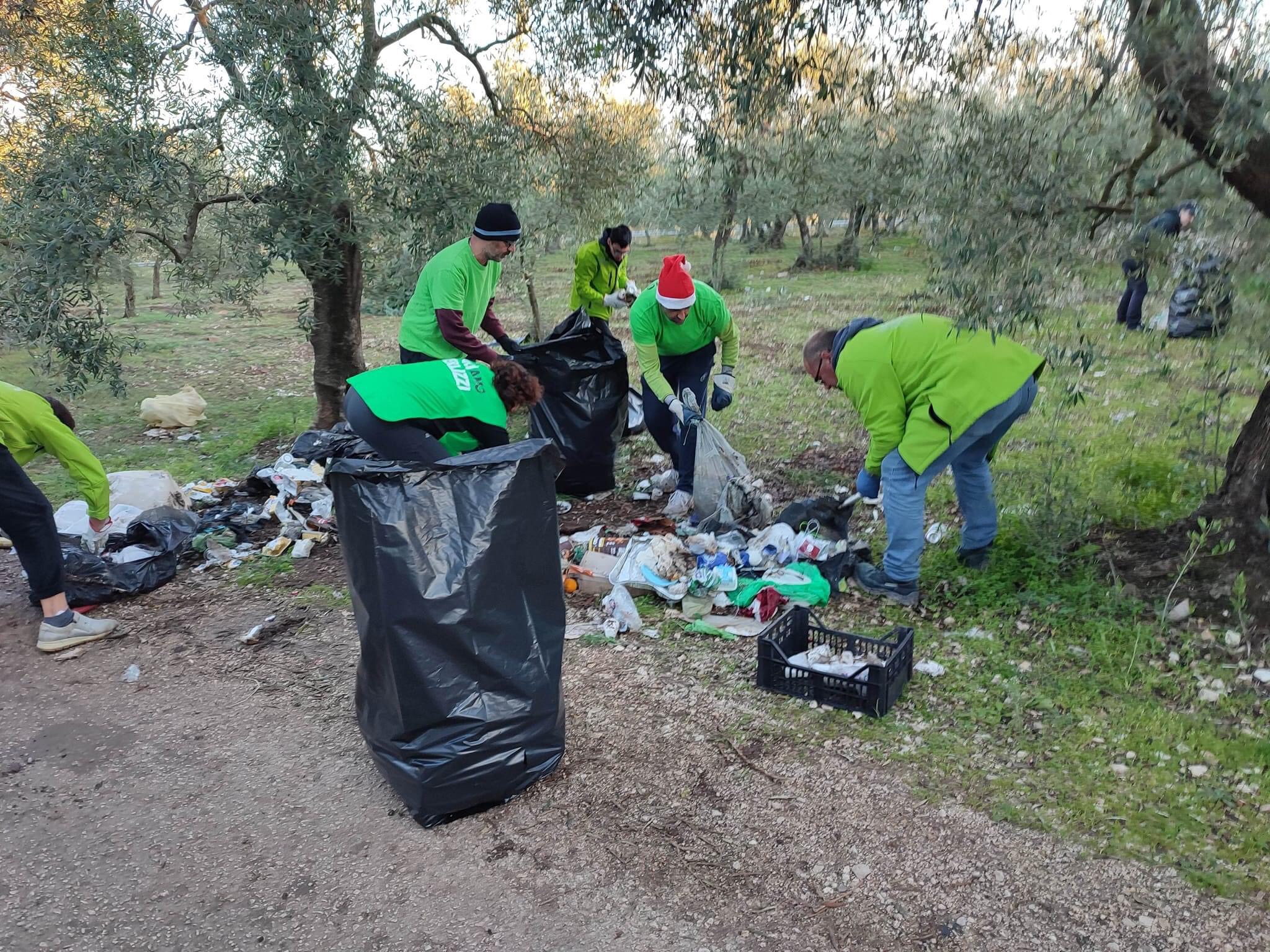 Puliamo Terlizzi: liberata anche la zona di Fondo Rotondo da rifiuti e roghi tossici