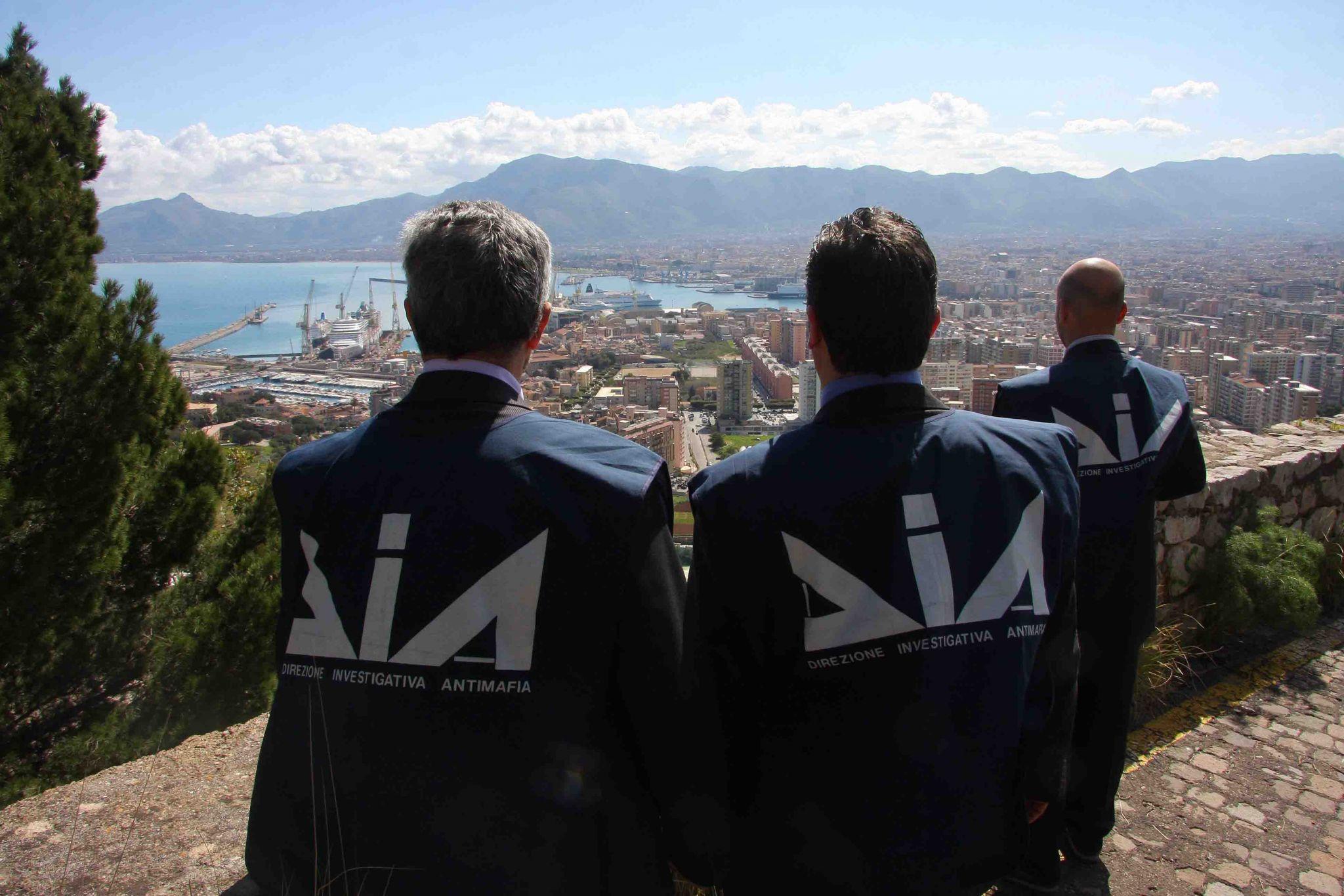 Droga ed estorsioni, maxi blitz di carabinieri e guardia di finanza. Coinvolto un terlizzese