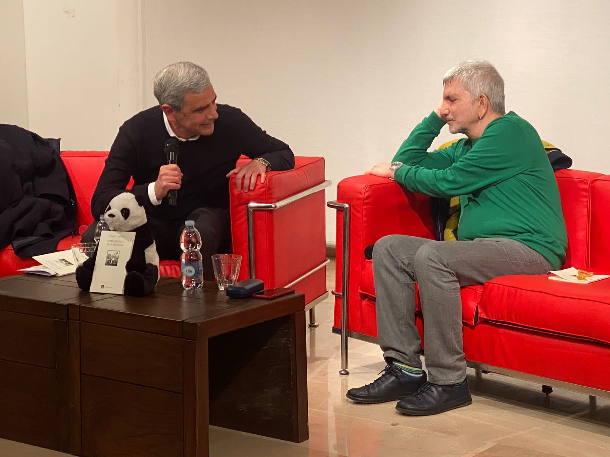 “Apprendistato alla salvezza”: quando la parola poetica non cura, ma crea bellezza
