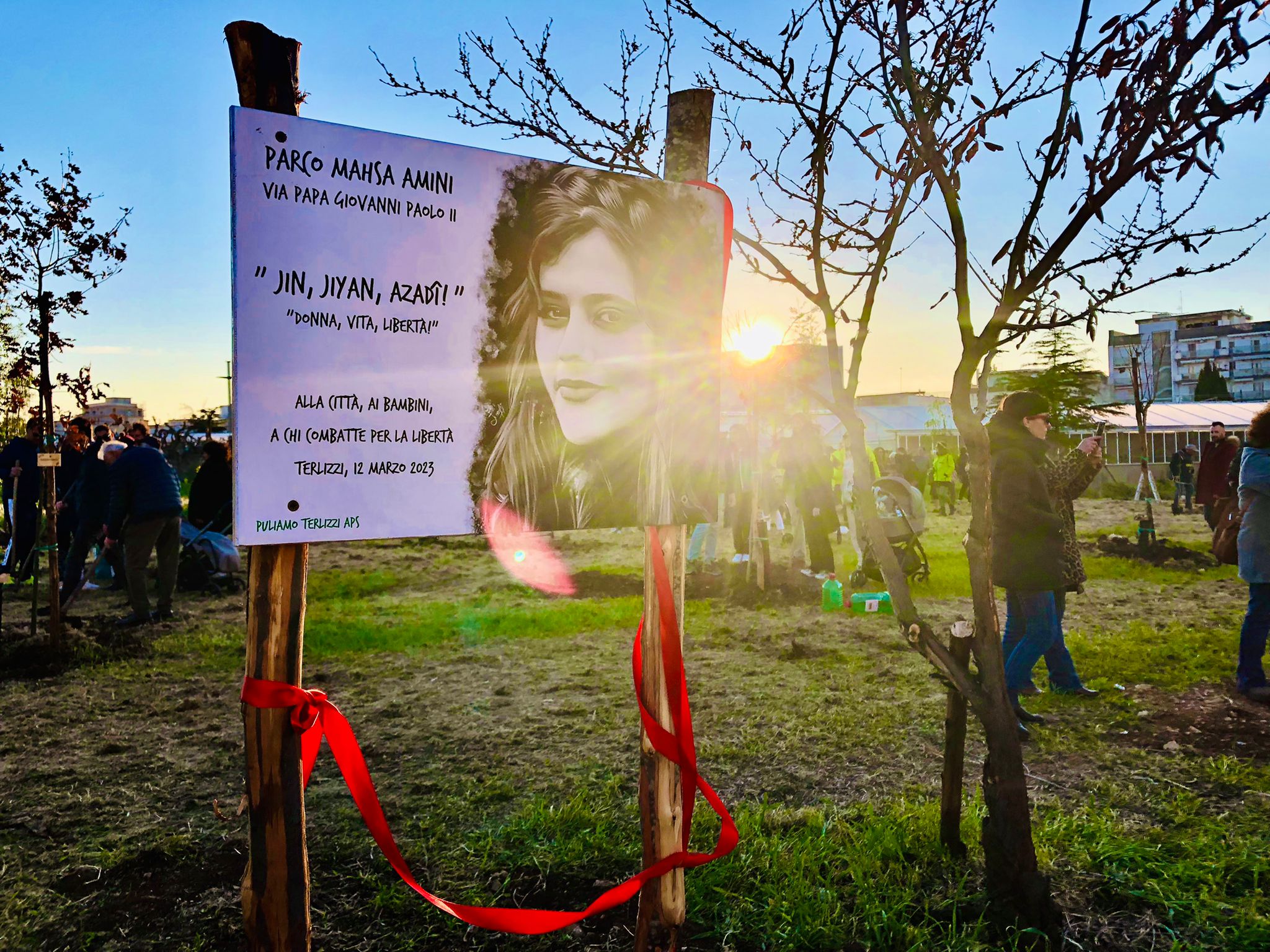 A Terlizzi fiorisce il parco “Mahsa Amini” a cura di Puliamo Terlizzi: 33 alberi ai nuovi nati