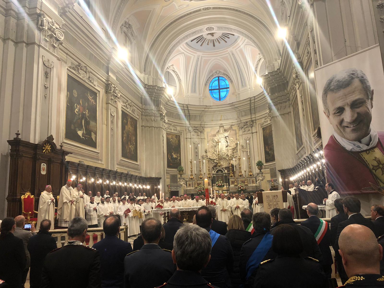 Il Cardinale Zuppi a Molfetta: “Perdono, Don Tonino, per aver frainteso il Tuo messaggio evangelico”