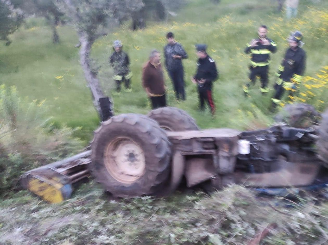 Trattore si ribalta sulla Sp Terlizzi Molfetta: morto un uomo
