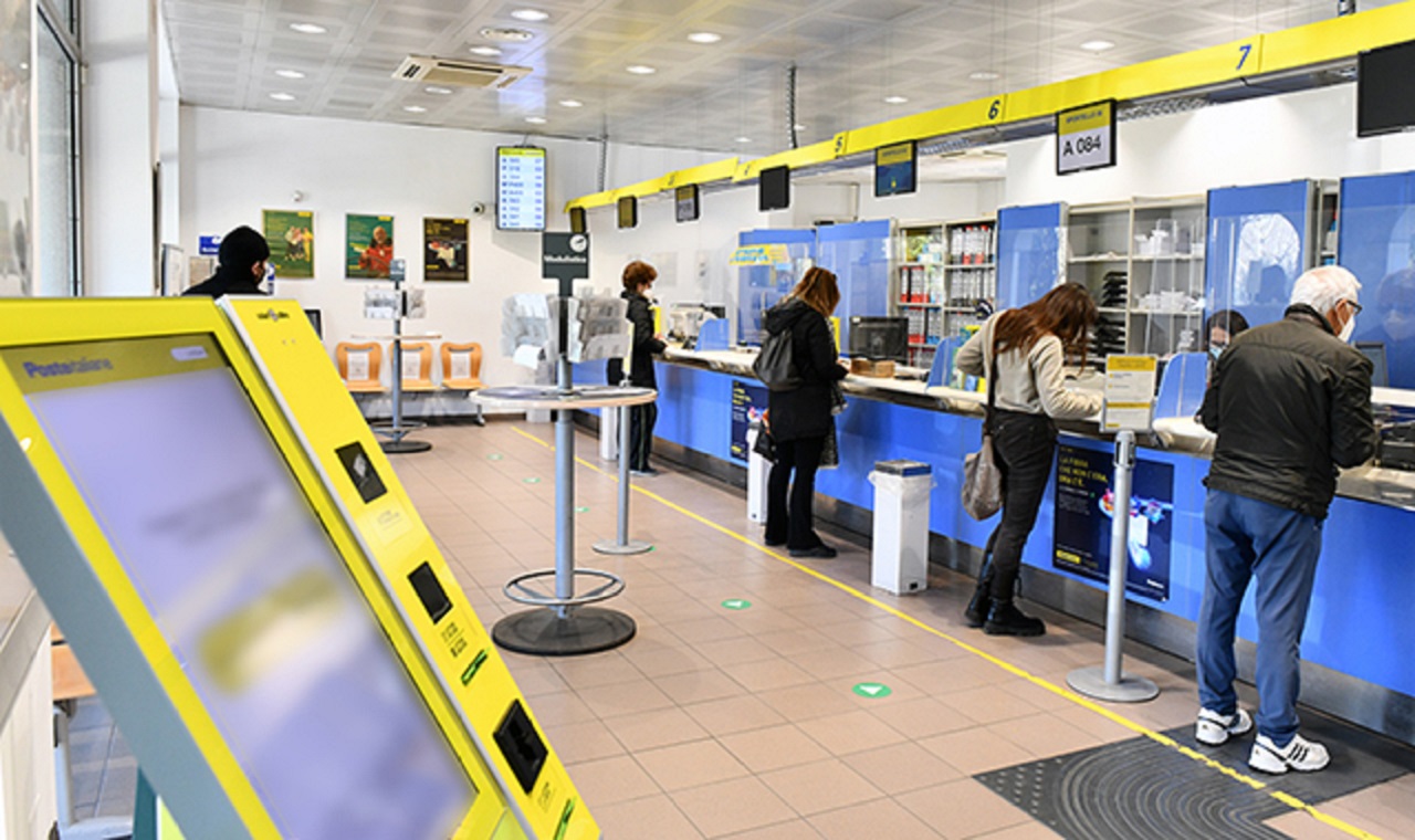 Ufficio postale, corsia preferenziale per il pagamento dei bollettini