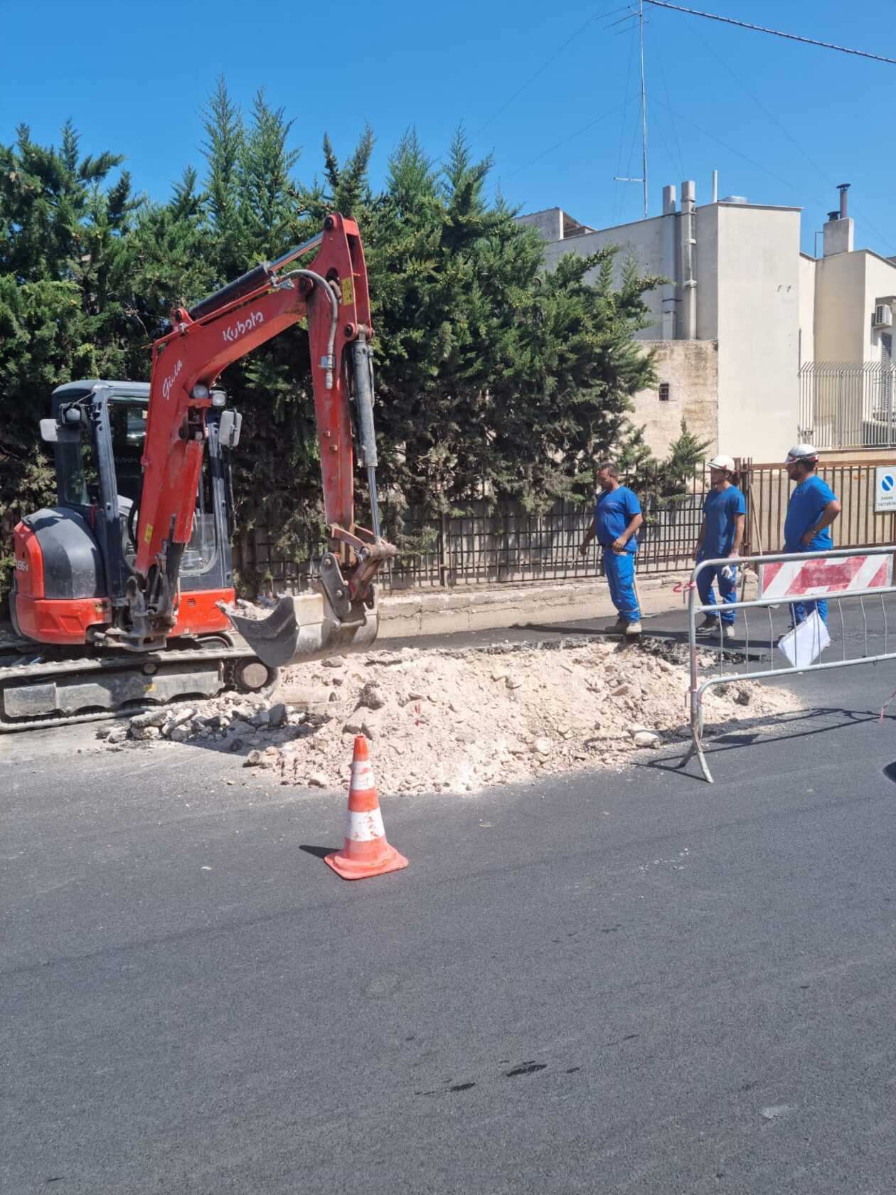 Improvvisa rottura di un cavo elettrico in Via Pacecco