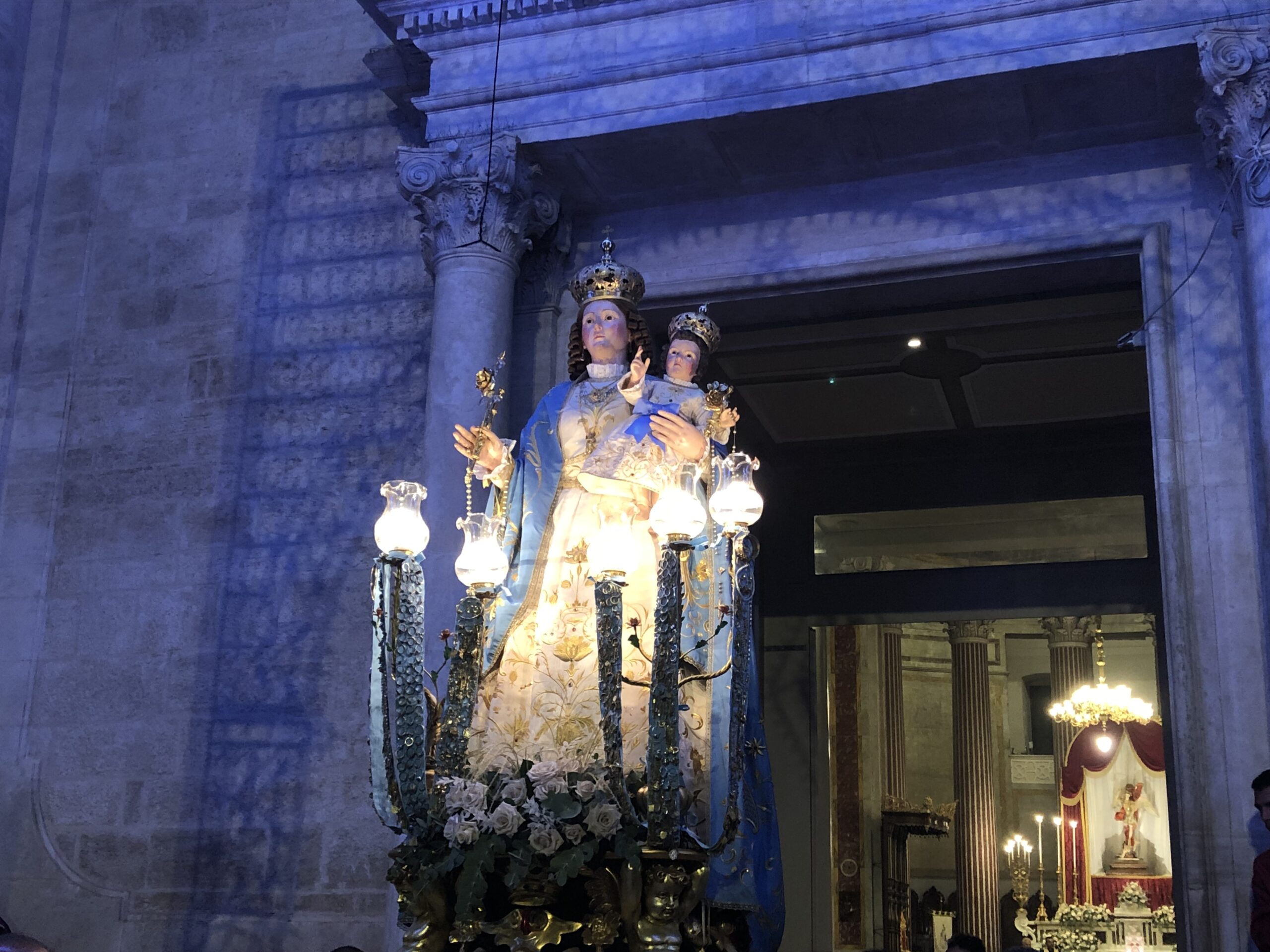 Maria SS. del Rosario, in tutto il suo splendore, viene accolta in Concattedrale