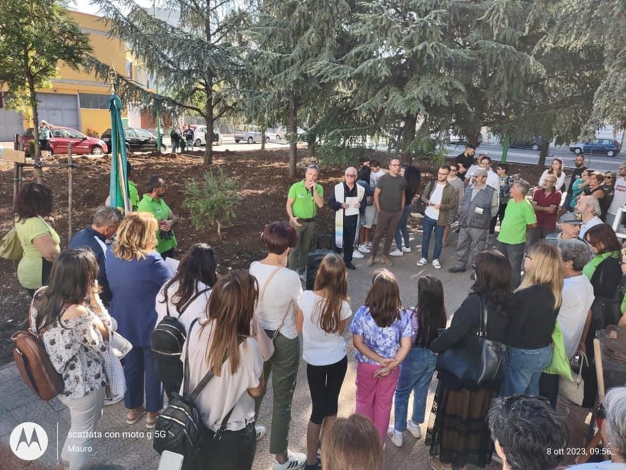 Una rivoluzione di bellezza per l’area verde di viale Italia: l’evento di piantumazione