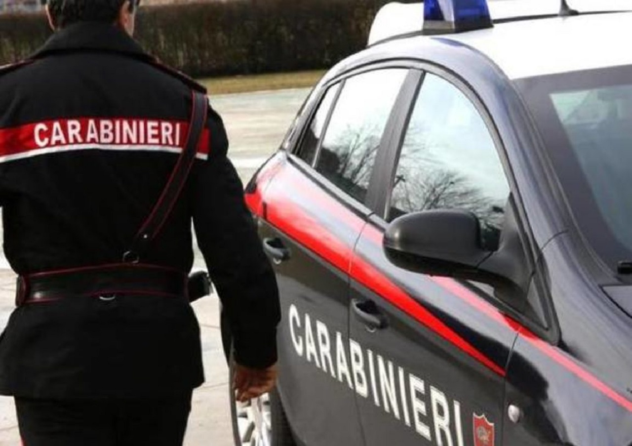 Aggredisce due carabinieri per evitare l’alcoltest: arrestato 28enne