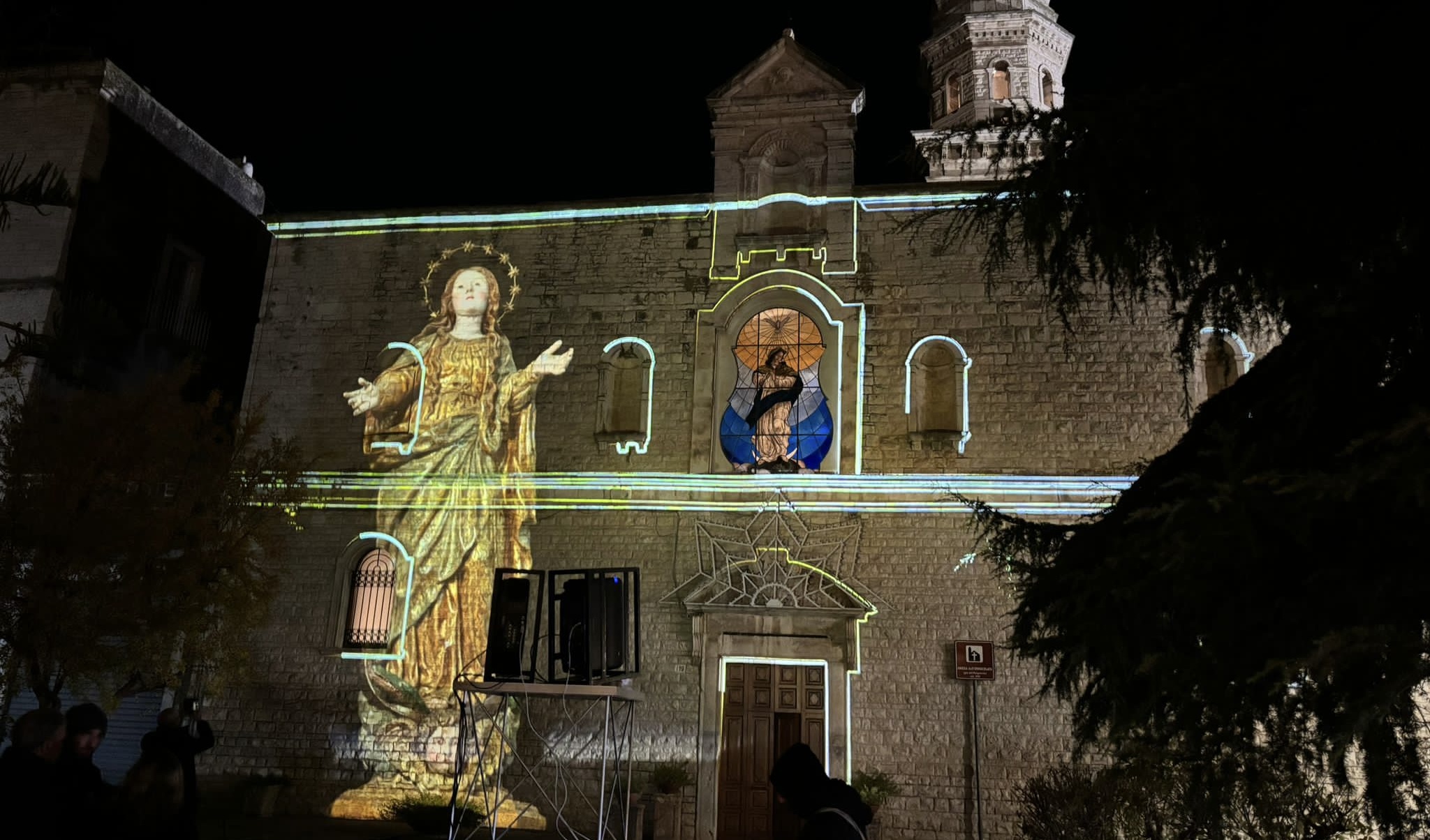“L’eterna bellezza”: il video mapping che proietta le opere d’arte della Parrocchia Immacolata