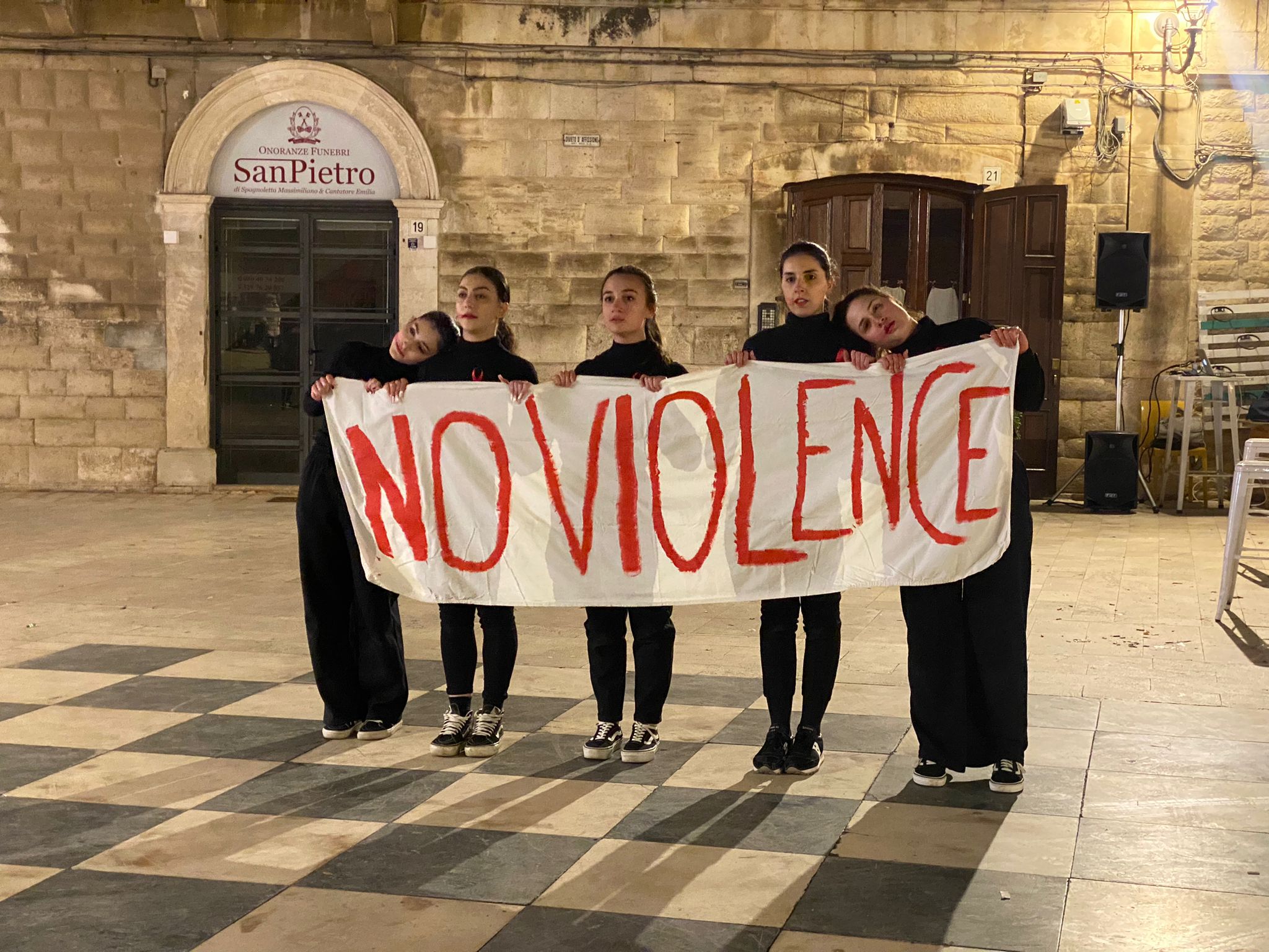 “No violence”: un flash mob per Claudia De Chirico