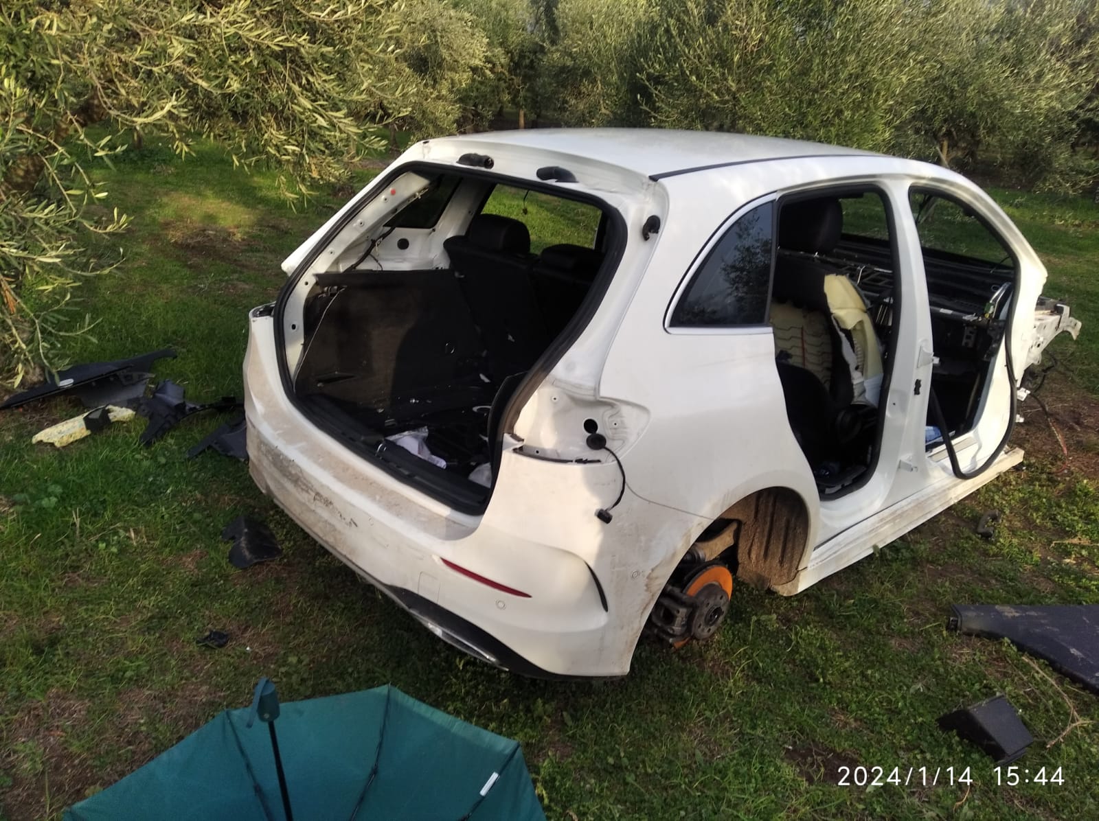 Auto rubata rinvenuta nelle campagne tra Terlizzi e Mariotto