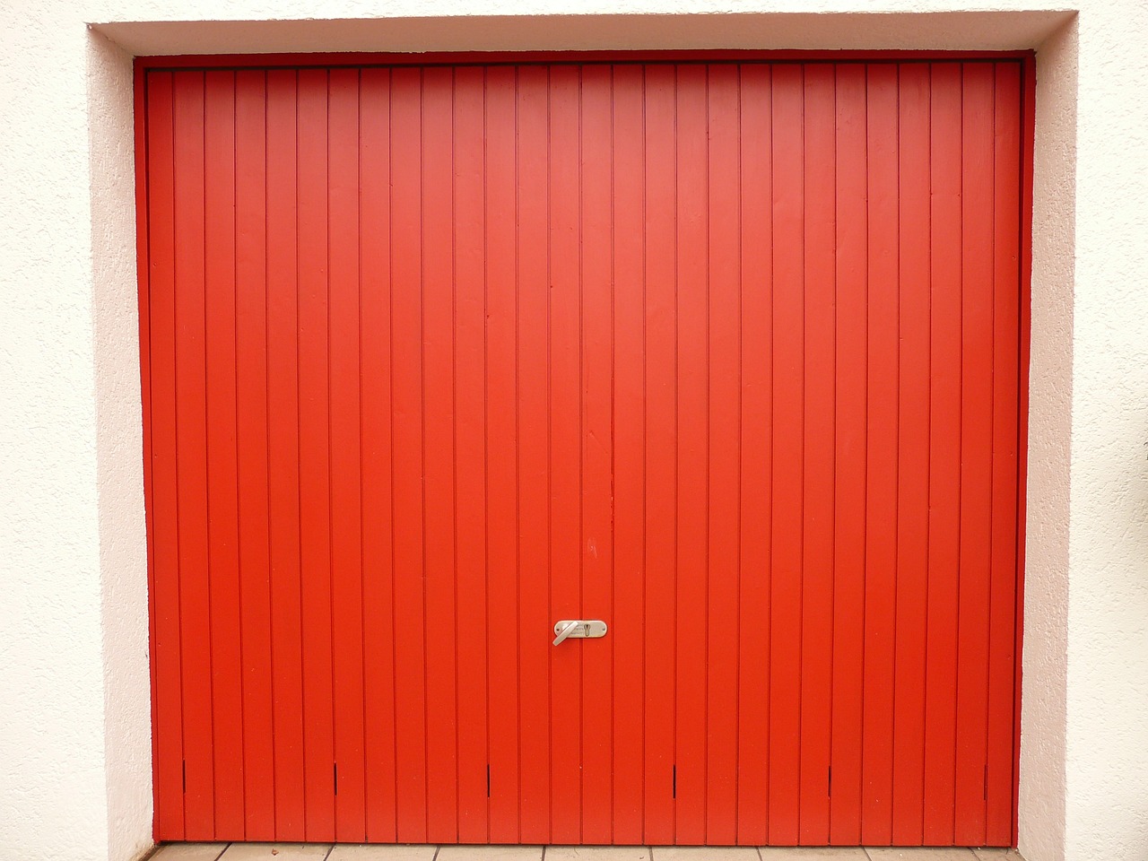 Come scegliere la porta sezionale giusta: guida all’acquisto